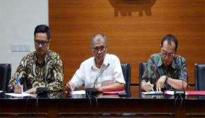Ketua KPK Agus Rahardjo mengumumkan penetapan Ketua DPR Setya Novanto sebagai tersangka di Gedung KPK Jakarta, Senin (17/7/2017).