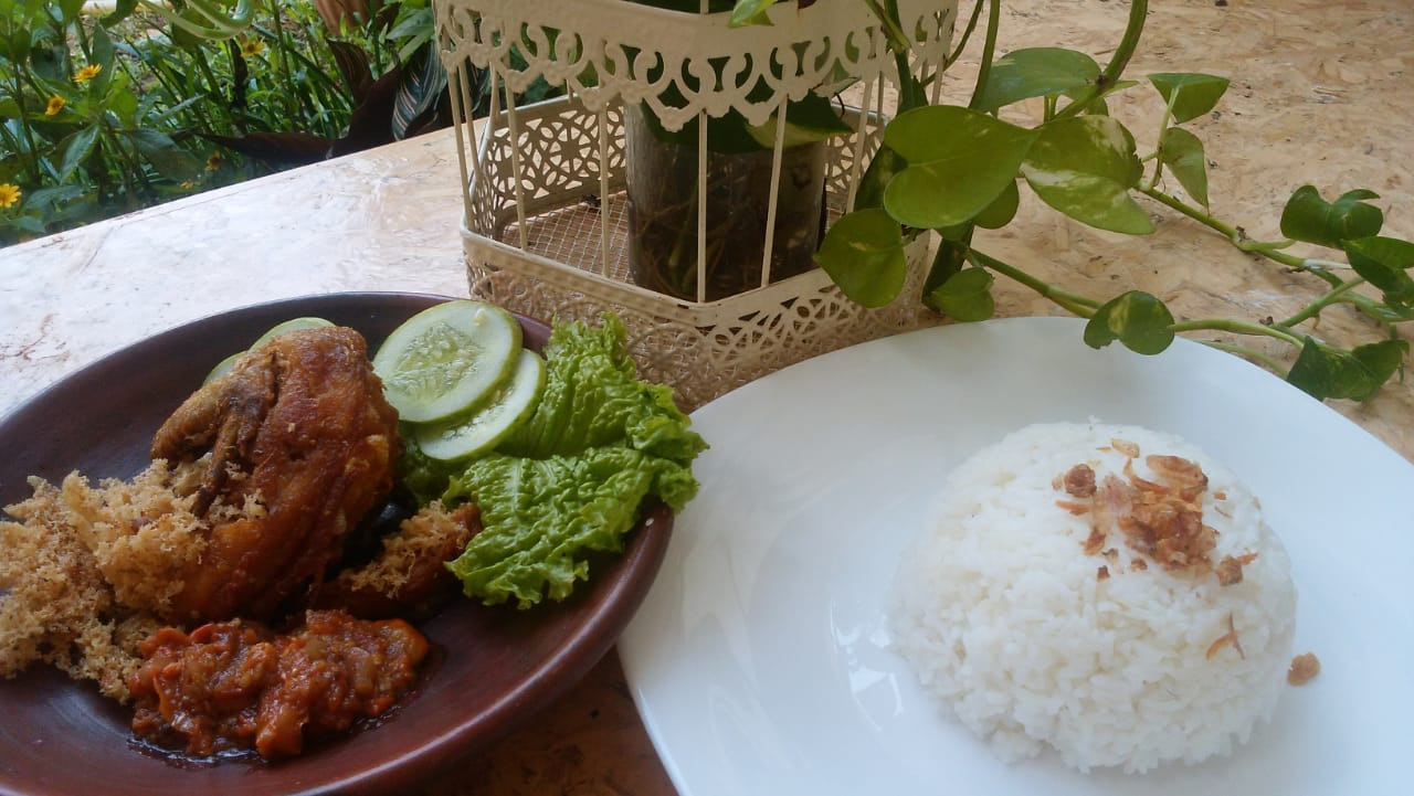 Pecel ayam jehan, pedesnya maknyuss