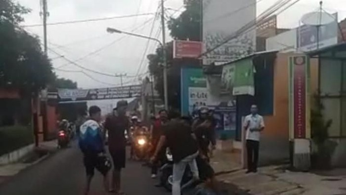 Video pengeroyokan pria Sumedang