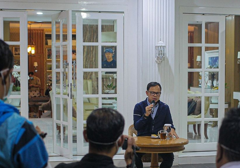 Wali Kota Bogor Bima Arya memberikan keterangan pers