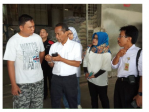 Atak (Baju Kaos) pemilik PT Jaya Sejahtera / Rusna Jaya pada saat menerima kunjungan Kepala Badan Ketahanan Pangan Deptan beberapa waktu lalu