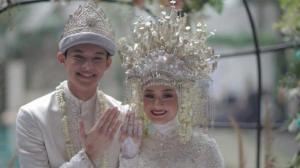Pernikahan Dinda Hauw dan Suami
