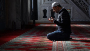 Sholat tahajud.