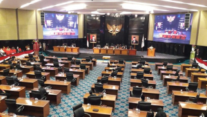 Kursi di rapat paripurna DPRD banyak yang kosong karena 4 fraksi walkout.