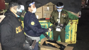 Petugas Bea Cukai Banten menyita rokok ilegal tanpa cukai.