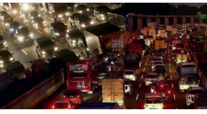 Ilustrasi macet di Tol malam hari