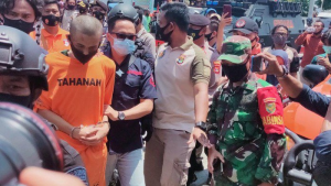 Penusuk Syekh Ali Jaber saat menjalani proses rekonstruksi.
