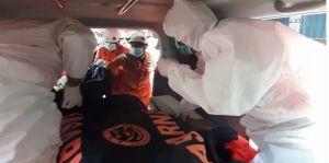 Proses evakuasi korban keracunan gas kimia di Jimbaran. Proses evakuasi korban keracunan gas kimia di Jimbaran.