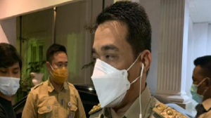 Wakil Gubernur DKI Jakarta Ahmad Riza Patria saat memberikan keterangan kepada wartawan di Balai Kota DKI, Jakarta Pusat, pada Selasa, 22 Desember 2020.