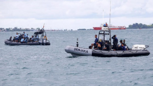 Tim Penyelam Cari Sriwijaya Air.