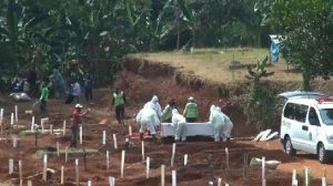 TPU Srengseng Sawah 2 menyediakan 1.020 liang lahat untuk jenazah covid-19.