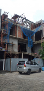 Bangunan Gedung berlantai 4 dan ber IMB rumah tinggal berlantai 3 di jalan tampak siring timur no 28