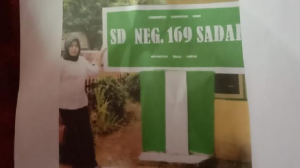 Foto: Hervina (34), guru honorer 16 tahun di Bone, Sulsel dipecat karena posting gaji Rp 700.000