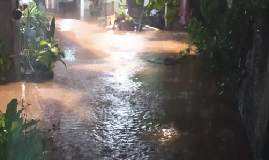 Banjir merendam rumah warga di Lebak Bulus