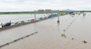 Jalan Tol Jakarta Cikampek yg terendam banjir