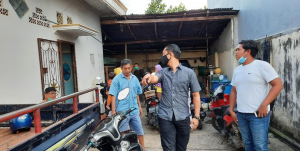 Polisi saat olah TKP penculikan balita di Palembang