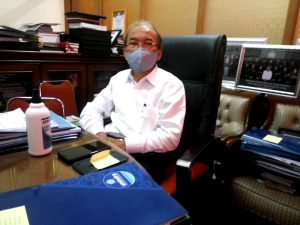 Rektor UNINDRA Prof. DR. H. Sumaryoto