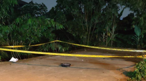 Benda mencurigakan terbungkus plastik hitam mengggegerkan warga di Jalan Grogol, Limo Depok