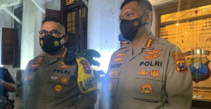 Kapolrestabes Surabaya dan Kabid Humas Polda Jatim