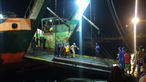 Evakuasi korban selamat KMP Yunicee Evakuasi korban selamat KMP Yunicee