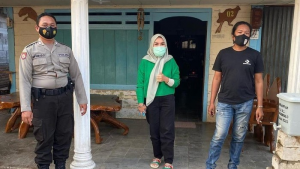 Orang Tua Ayu Ting Ting satroni Pelaku Bully Orang Tua Ayu Ting Ting satroni Pelaku Bully