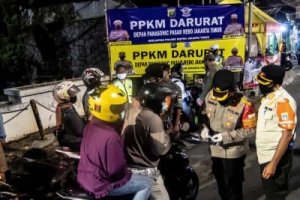 PPKM darurat sejak dini hari telah dilaksanakan penyekatan di jalur masuk ke DKI Jakarta (3/7/2021).