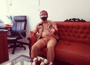 Camat Beji Kota Depok Hendar Fradesa