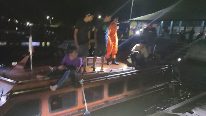 Tim SAR Ternate bersiap melakukan operasi pertolongan atas kecelakaan speedboat Habibi dan Hasiqah yang mengalami tabrakan di perairan Pulau Bacan.