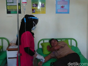Siswa SMK Negeri 1 Rejotangan Tulungagung yang diduga mengalami keracunan