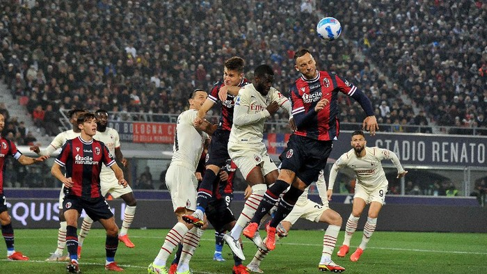 AC Milan susah payah mengalahkan Bologna.