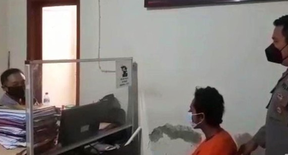 Pelaku pemerkosaan di Banyuwangi menjalani pemeriksaa Pelaku pemerkosaan di Banyuwangi menjalani pemeriksaa