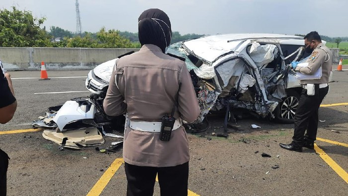 kondisi mobil yang dikemudikan Tubagus Joddy setelah kecelakaan