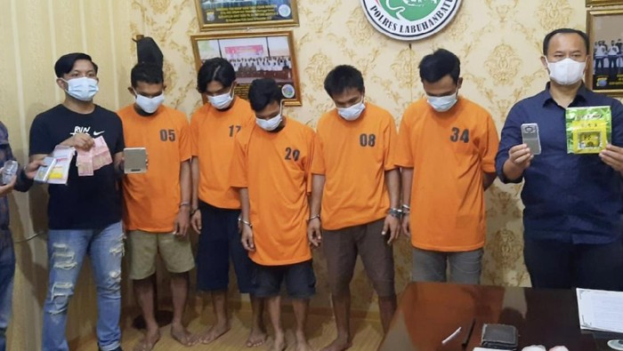 Polisi tangkap 5 pengedar narkoba di Labuhanbatu, Sumut.