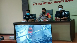 Polsek Tambora tangkap 2 pelaku pencurian spion mobil.