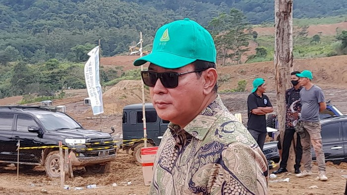 Tommy Soeharto cek lokasi proyek lapangan golf di Sentul-Bogor