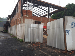 Bangunan Gedung di Jl.Kemang Raya No 17 diduga berdiri tanpa IMB