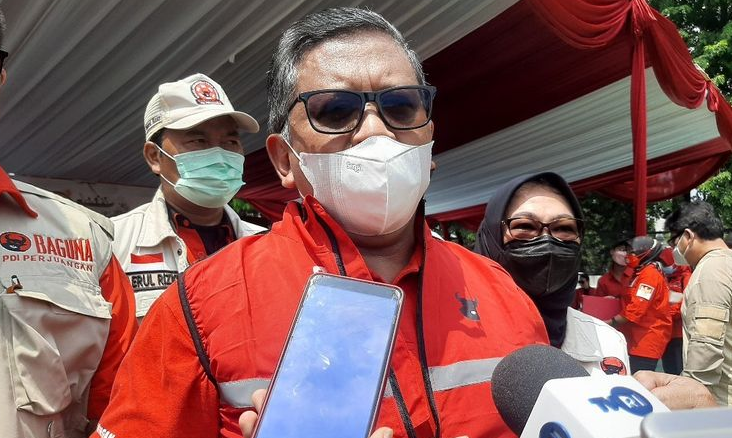 Sekretaris Jenderal PDI Perjuangan Hasto Kristiyanto memberi keterangan kepada pers di Lapangan Banteng, Jakarta Pusat, Rabu (22/12/2021).