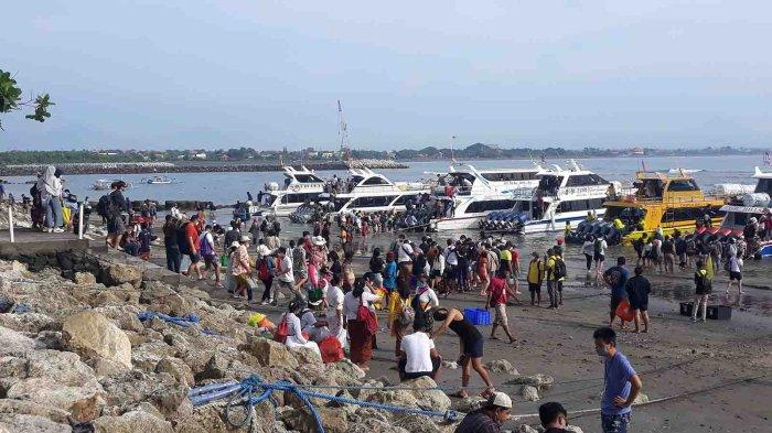 Suasana penyeberangan di Pelabuhan Sanur, Kota Denpasar, Bali, Sabtu 25 Desember 2021 pagi. Libur Nataru, Penyeberangan dari Sanur ke Nusa Penida-Lembongan Naik 100 Persen.