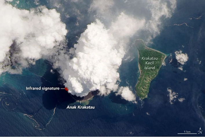 CITRA satelit Gunung Anak Krakatau dari NASA. Selat Sunda mulai kirim fenomena alam yang tak biasa. BMKG langsung meminta semua stakeholder siap-siap.