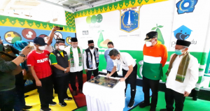 Walikota Administrasi Jakarta Selatan, Munjirin meresmikan (PHBS) di Kel. Cipedak, Jum'at (25/2/2022)