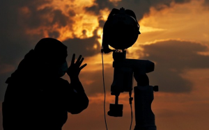 ilustrasi pemantauan hilal