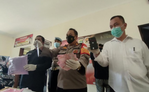 Polisi menangkap 4 perampok brankas minimarket di Depok.