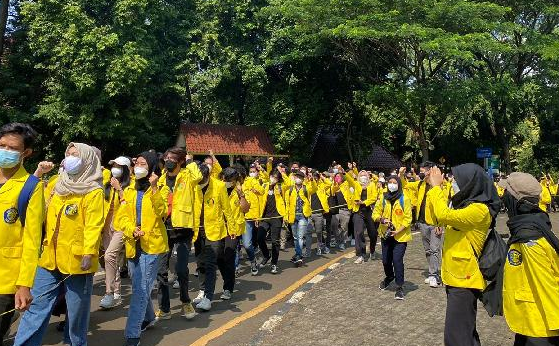 BEM UI menggelar aksi unjuk rasa di kampus mereka untuk menuntut pembatalan Statuta UI/Dok: BEM UI