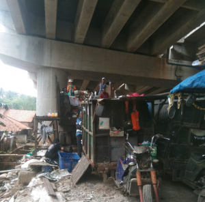 Jalan tridharma Raya , Pondok Labu, di bawah jalan tol layang Jalan tridharma Raya , Pondok Labu, di bawah jalan tol layang