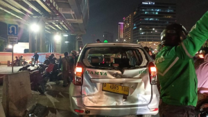 Kondisi mobil yang terlibat kecelakaan beruntun di depan Menara Saidah, Jaksel Kondisi mobil yang terlibat kecelakaan beruntun di depan Menara Saidah, Jaksel
