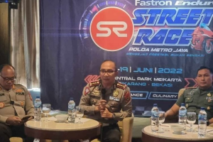 Dirlantas Polda Metro Jaya Kombes. Pol. Sambodo Purnomo Yogo ketika menggelar rapat koordinasi bersama Kapolres Metro Bekasi Kombes Pol Gidion Arif Setyawan.
