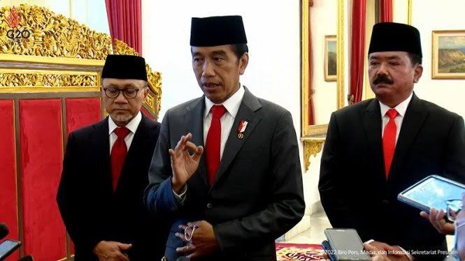 Presiden Jokowi sedang memberikan keterangan
