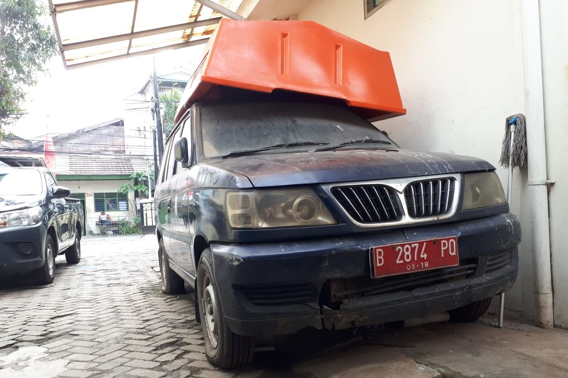 Mobil Dinas Lurah Karsem yang jadi rongsok, diduga tempat sarang nyamuk