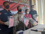 Polisi menangkap sekuriti yang cium paksa karyawati di Jakbar Polisi menangkap sekuriti yang cium paksa karyawati di Jakbar