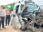 Kecelakaan Maut Minibus Tabrak Truk di tol Batang Semarang